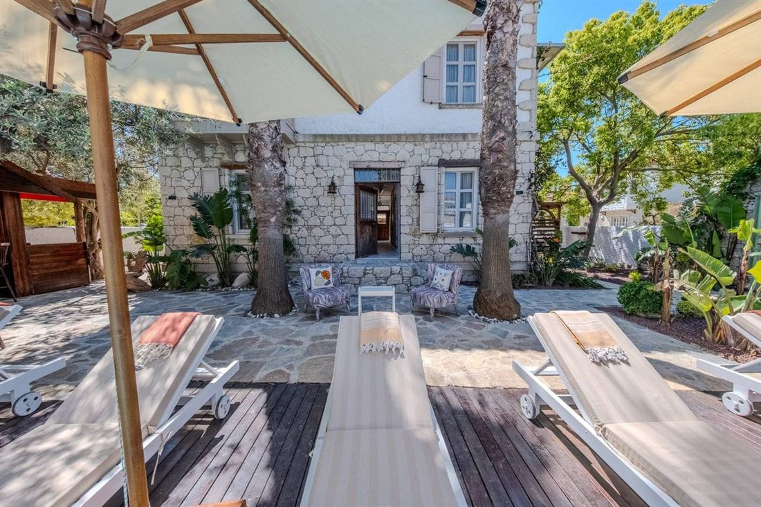 BHouse kapı girişi