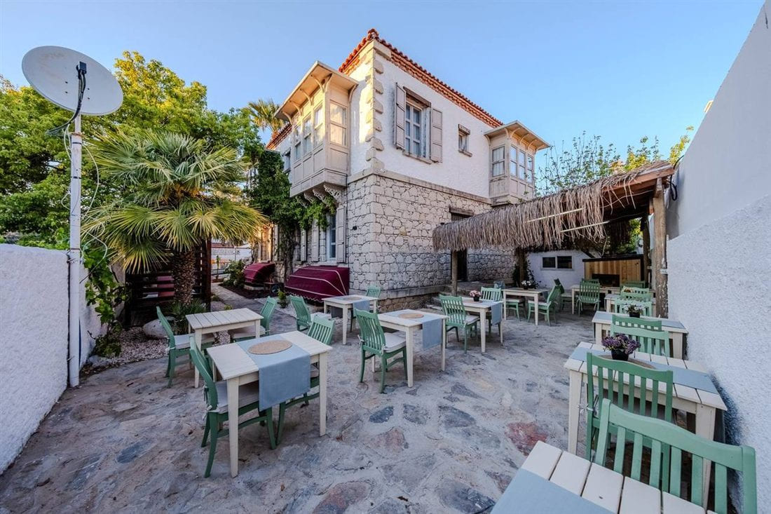 BHouse Alaçatı oturma alanı
