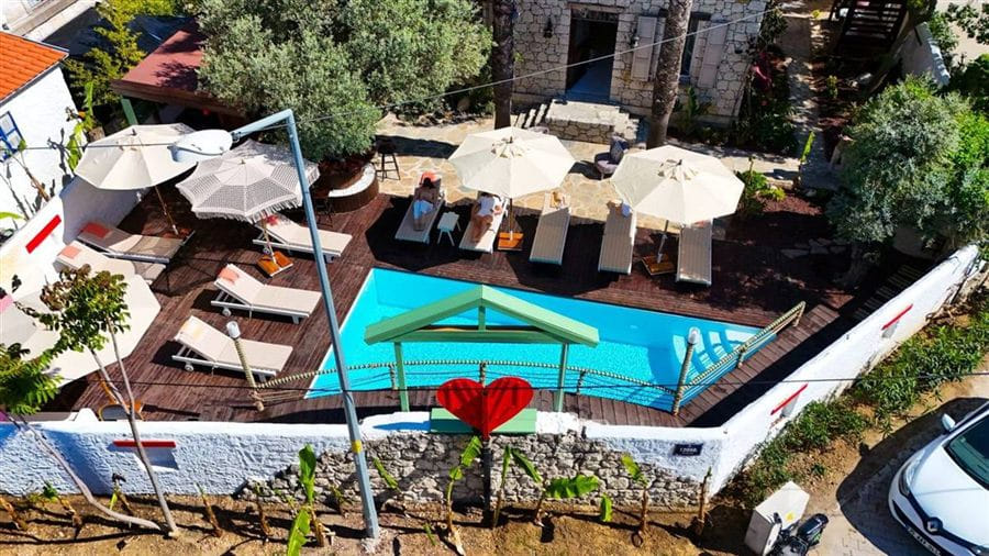 BHouse Alaçatı havuz